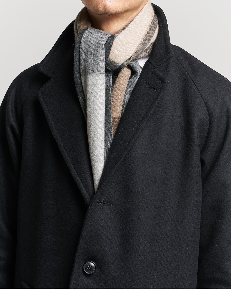 Herre | Begg & Co Arran Checked Cashmere Scarf Charcoal Camel | Begg & Co | Arran Checked Cashmere Scarf Charcoal Camel