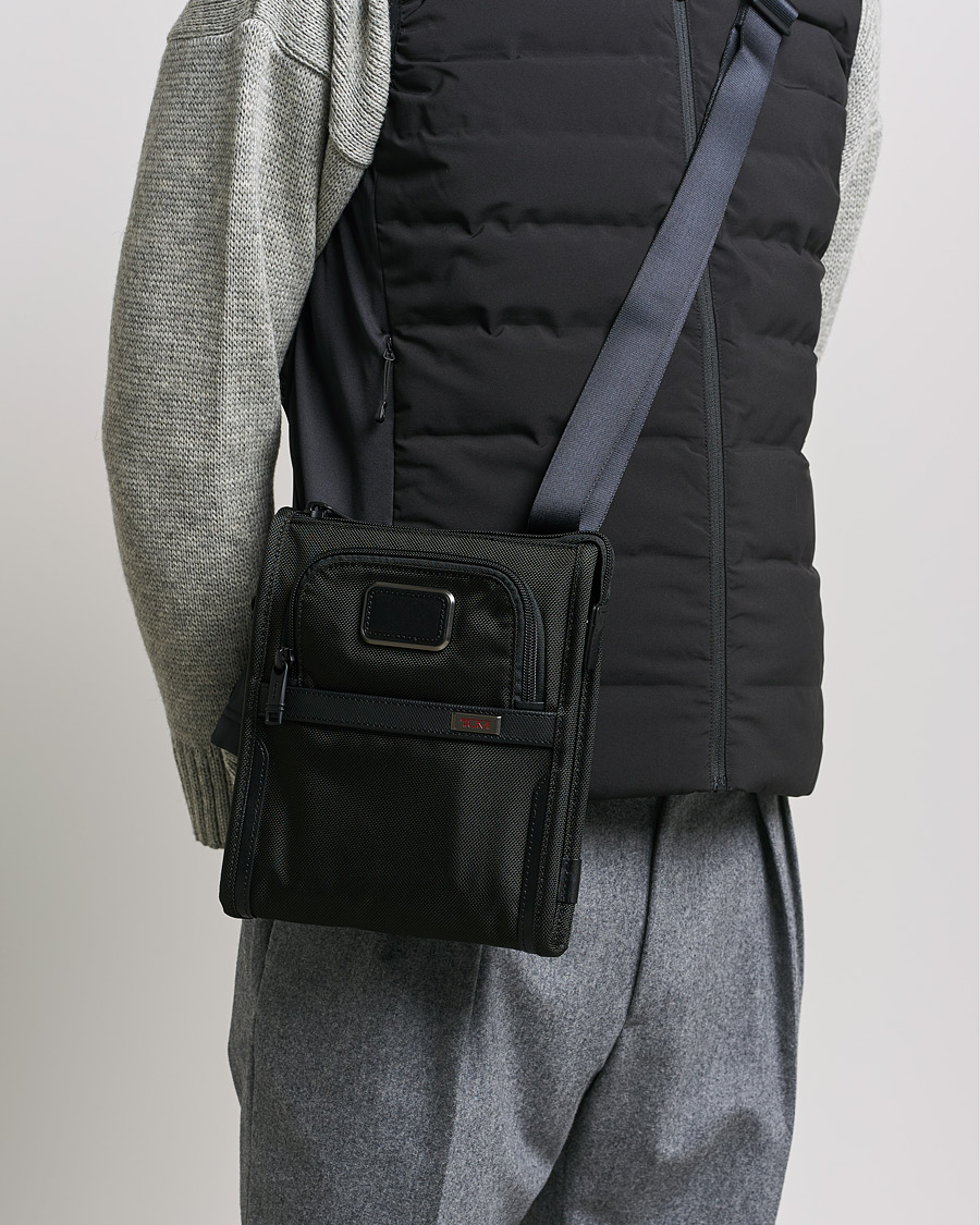 Herre | TUMI Alpha 3 Pocket Small Crossbody Bag Black | TUMI | Alpha 3 Pocket Small Crossbody Bag Black