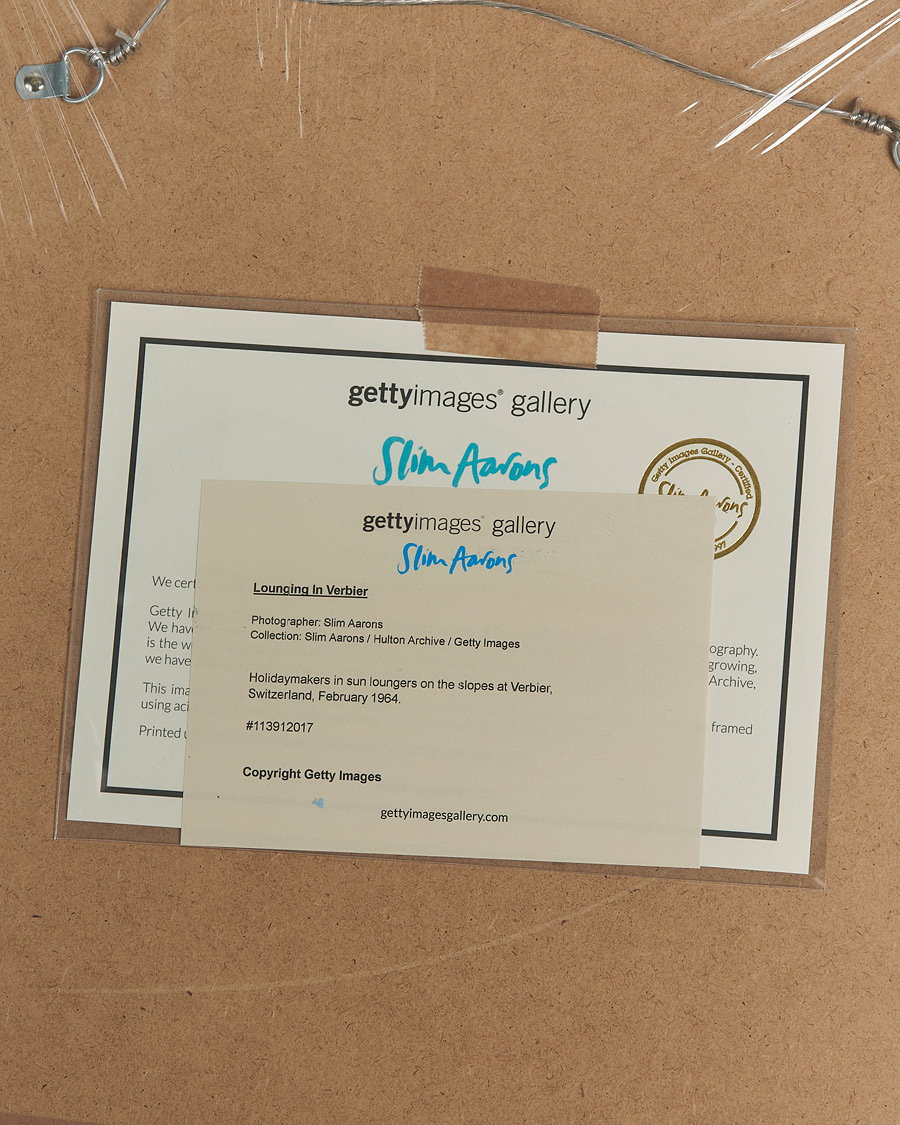 Herre | Bilder | Sonic Editions | Framed Slim Aarons Lounging in Verbier