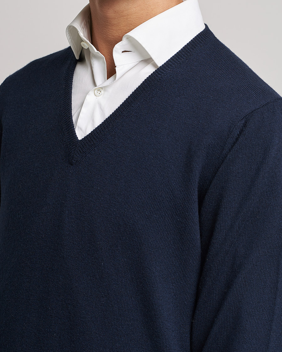 Herre | Gensere | Piacenza Cashmere | Cashmere V Neck Sweater Navy
