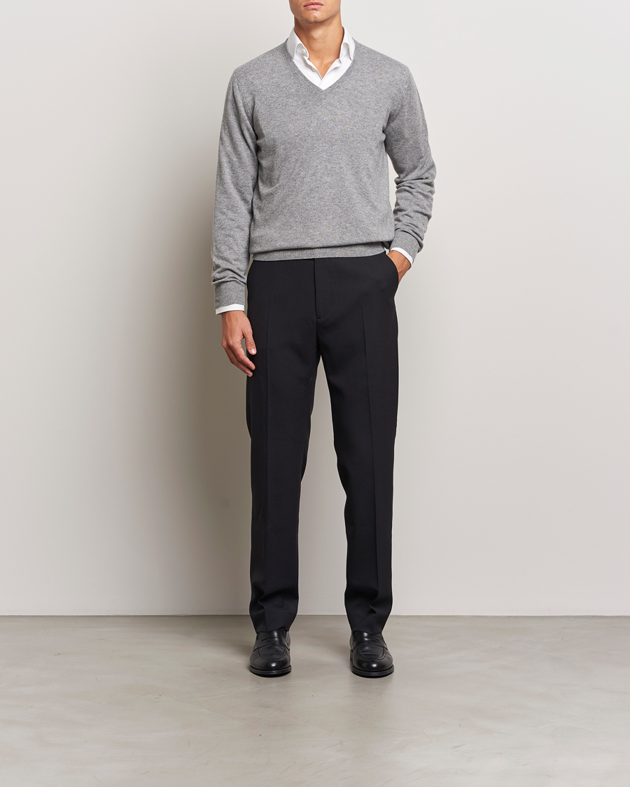 Herre | Gensere | Piacenza Cashmere | Cashmere V Neck Sweater Light Grey