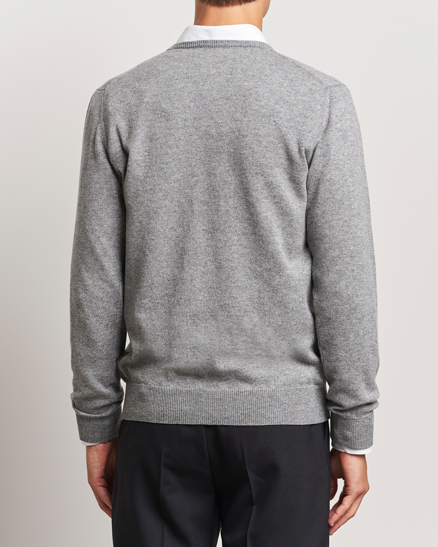 Herre | Gensere | Piacenza Cashmere | Cashmere V Neck Sweater Light Grey