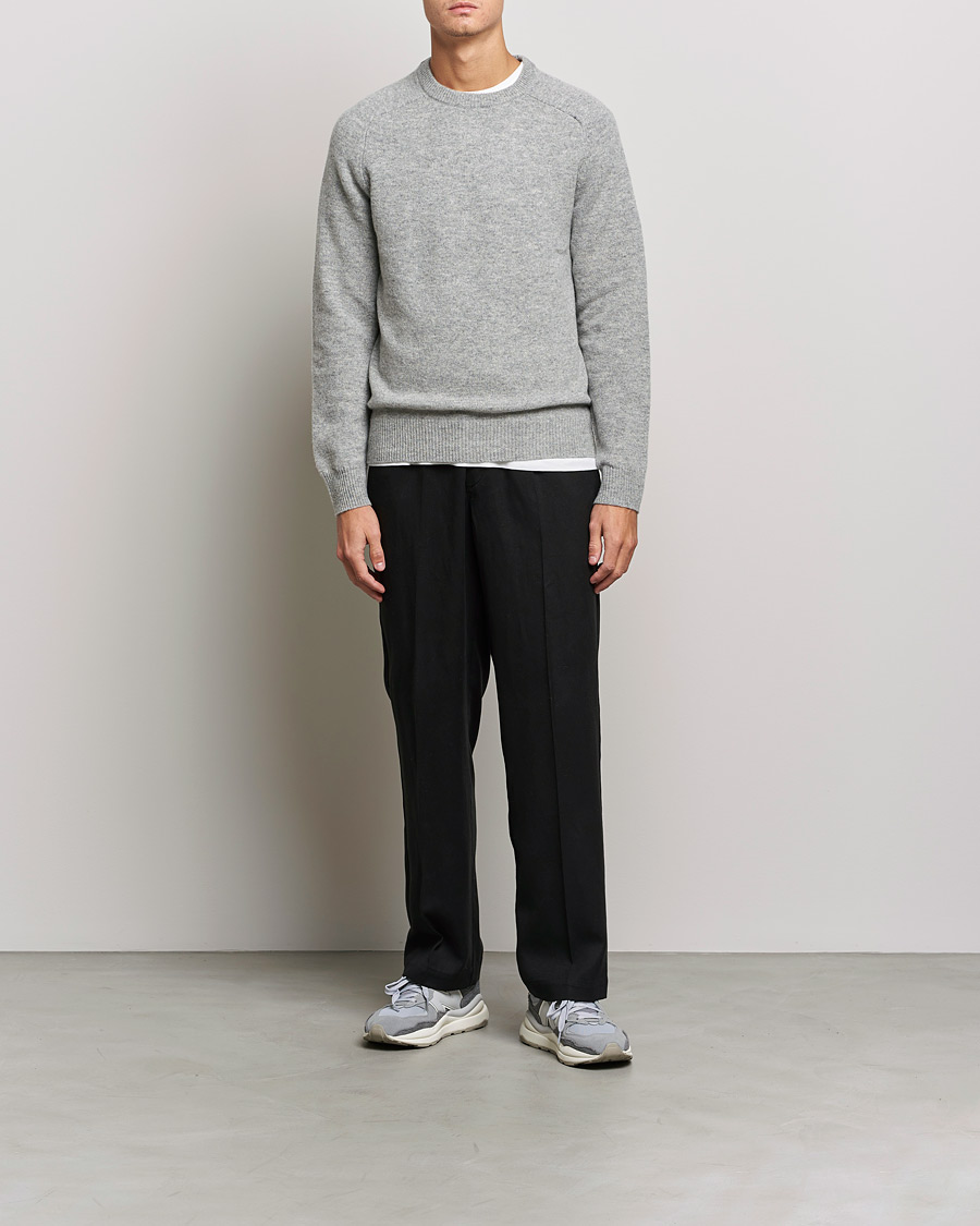 Herre | Under 1000 | A Day's March | Brodick Lambswool Sweater Grey Melange