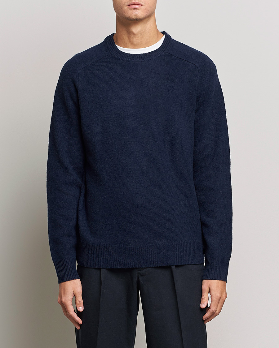 Herre | Gensere | A Day's March | Brodick Lambswool Sweater Navy