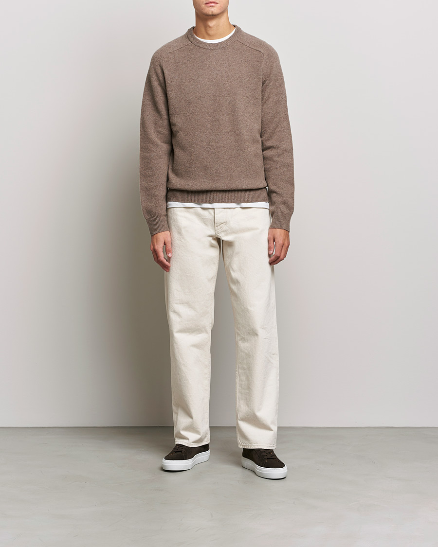 Herre | Contemporary Creators | A Day's March | Brodick Lambswool Sweater Taupe Melange