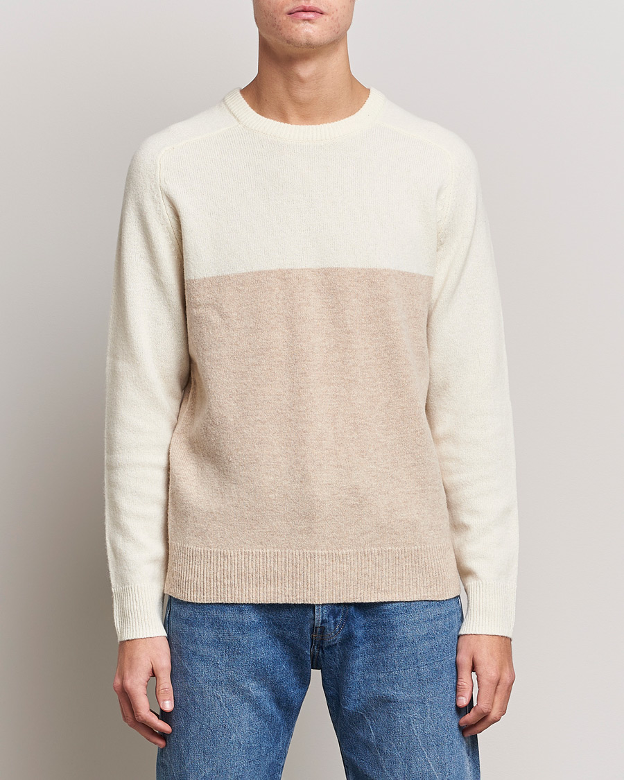 Herre | Gensere | A Day's March | Brodick Block Lambswool Sweater Sand/Off White