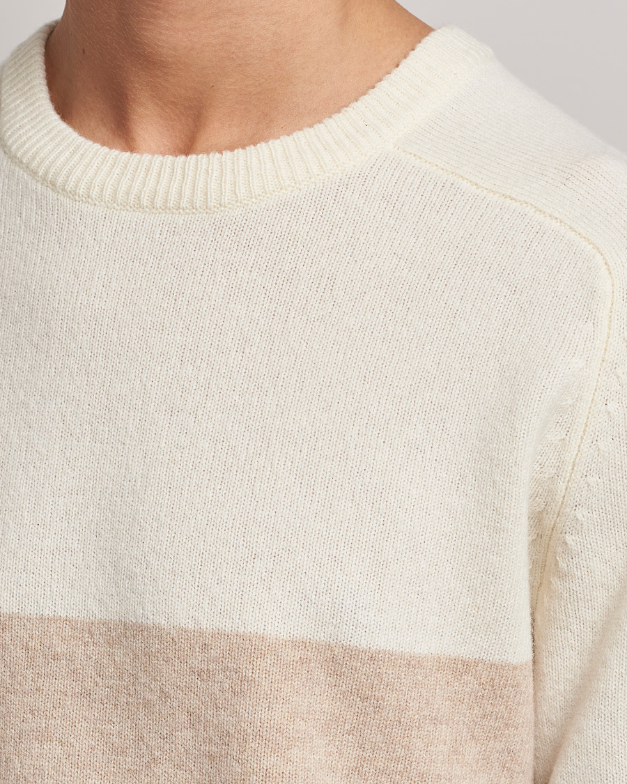 Herre | Gensere | A Day's March | Brodick Block Lambswool Sweater Sand/Off White