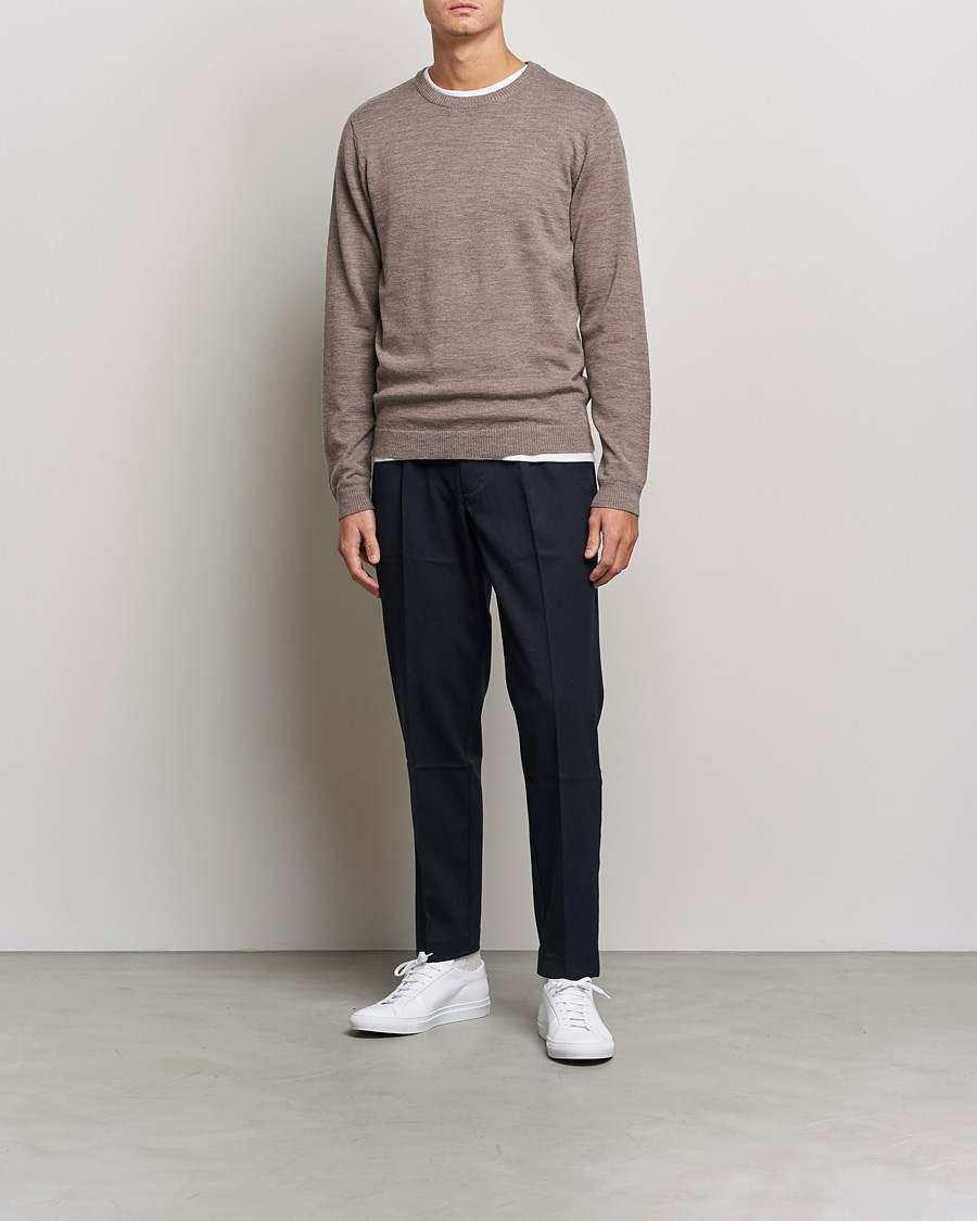 Herre | Gensere | A Day's March | Alagón Merino Crew Taupe Melange