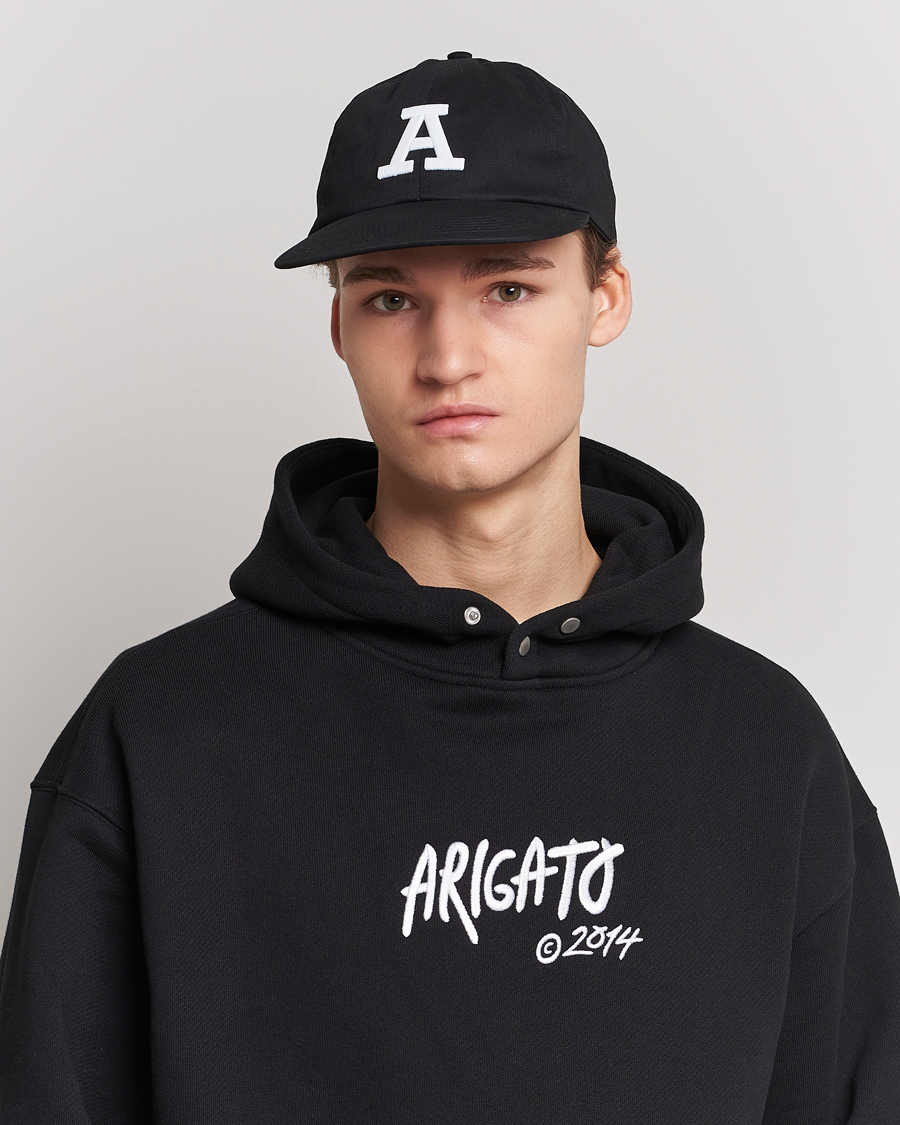 Herre | Axel Arigato Varsity A Flat Cap Black | Axel Arigato | Varsity A Flat Cap Black
