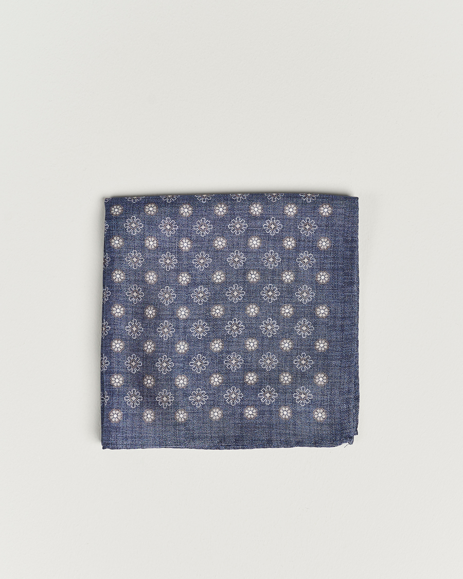 Herre | Amanda Christensen Silk Oxford Printed Flower Porcket Square Navy | Amanda Christensen | Silk Oxford Printed Flower Porcket Square Navy
