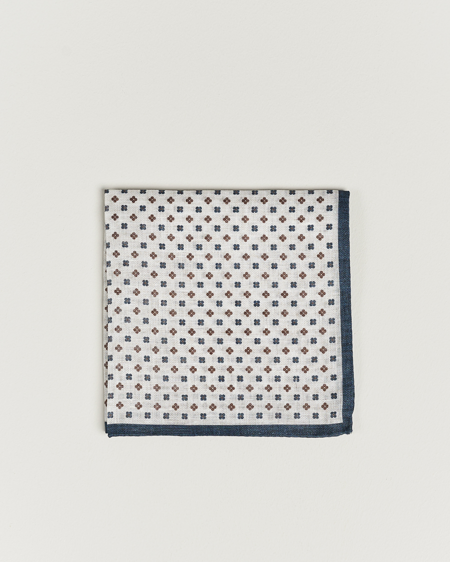 Herre | Amanda Christensen Linen Paspoal Printed Flower Pocket Square White/Navy | Amanda Christensen | Linen Paspoal Printed Flower Pocket Square White/Navy