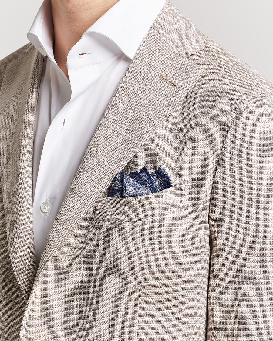 Herre | Amanda Christensen Silk Oxford Printed Paisley Pocket Square Navy | Amanda Christensen | Silk Oxford Printed Paisley Pocket Square Navy