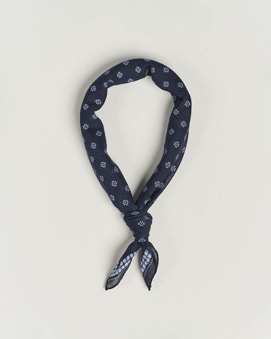 Herre | Amanda Christensen Cotton Voilé Printed Flower Bandana Navy | Amanda Christensen | Cotton Voilé Printed Flower Bandana Navy