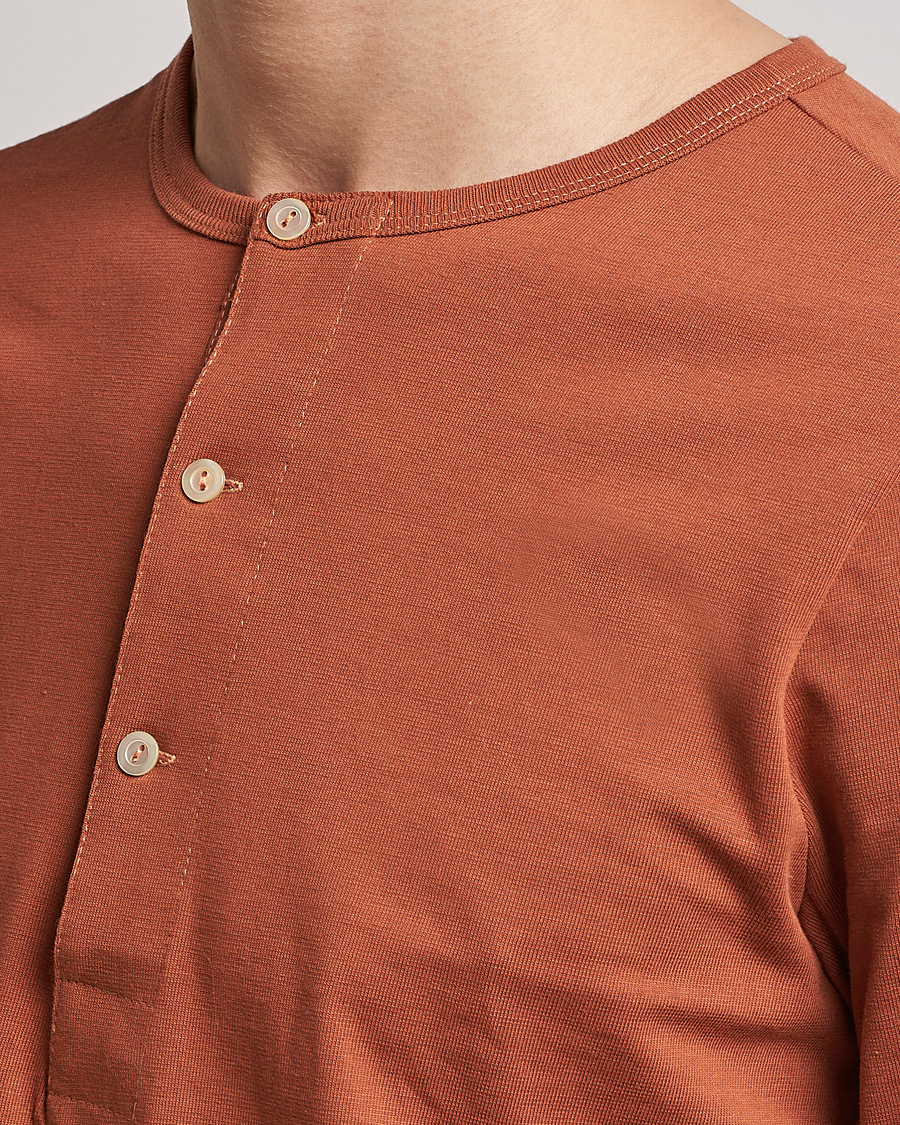 Herre | Gensere | Merz b. Schwanen | Classic Organic Cotton Henley Sweater Sierra Red