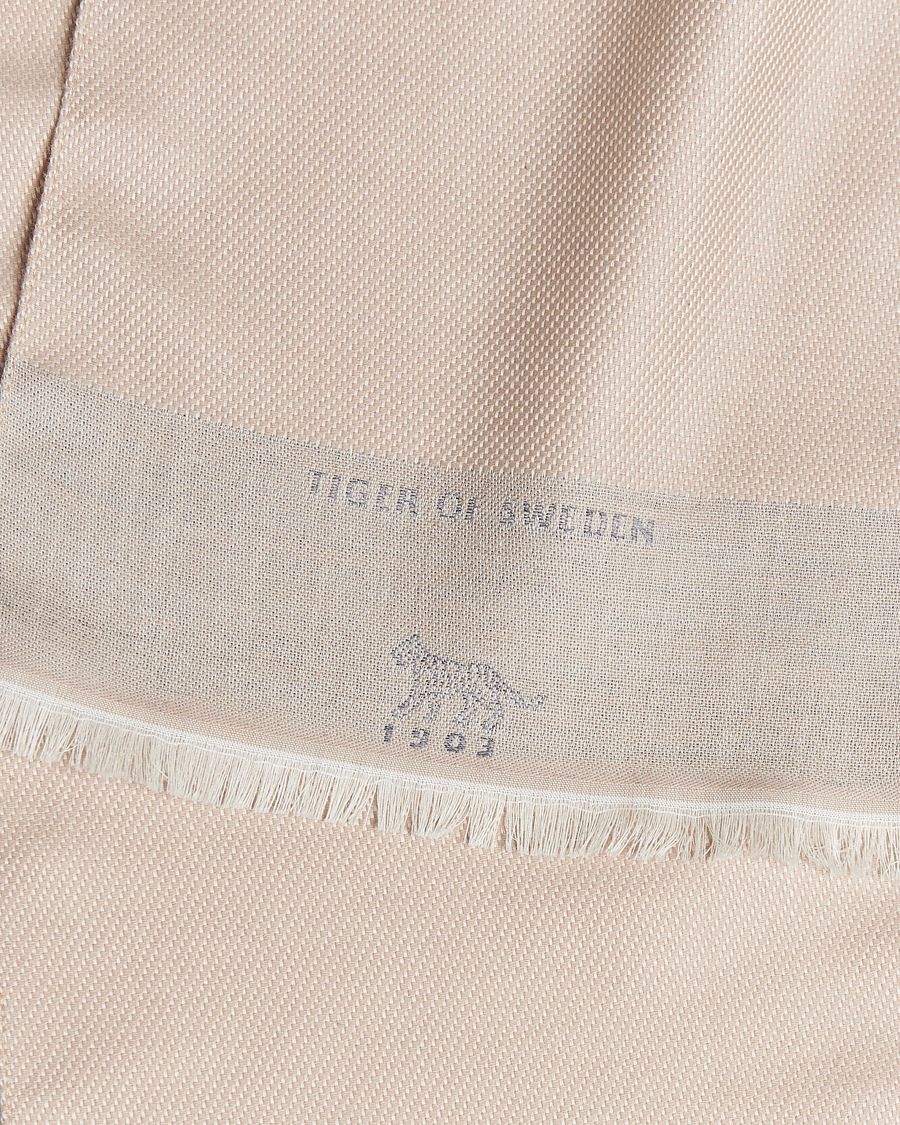Herre | Tiger of Sweden Salvor Wool Silk Scarf Dark Sand | Tiger of Sweden | Salvor Wool Silk Scarf Dark Sand