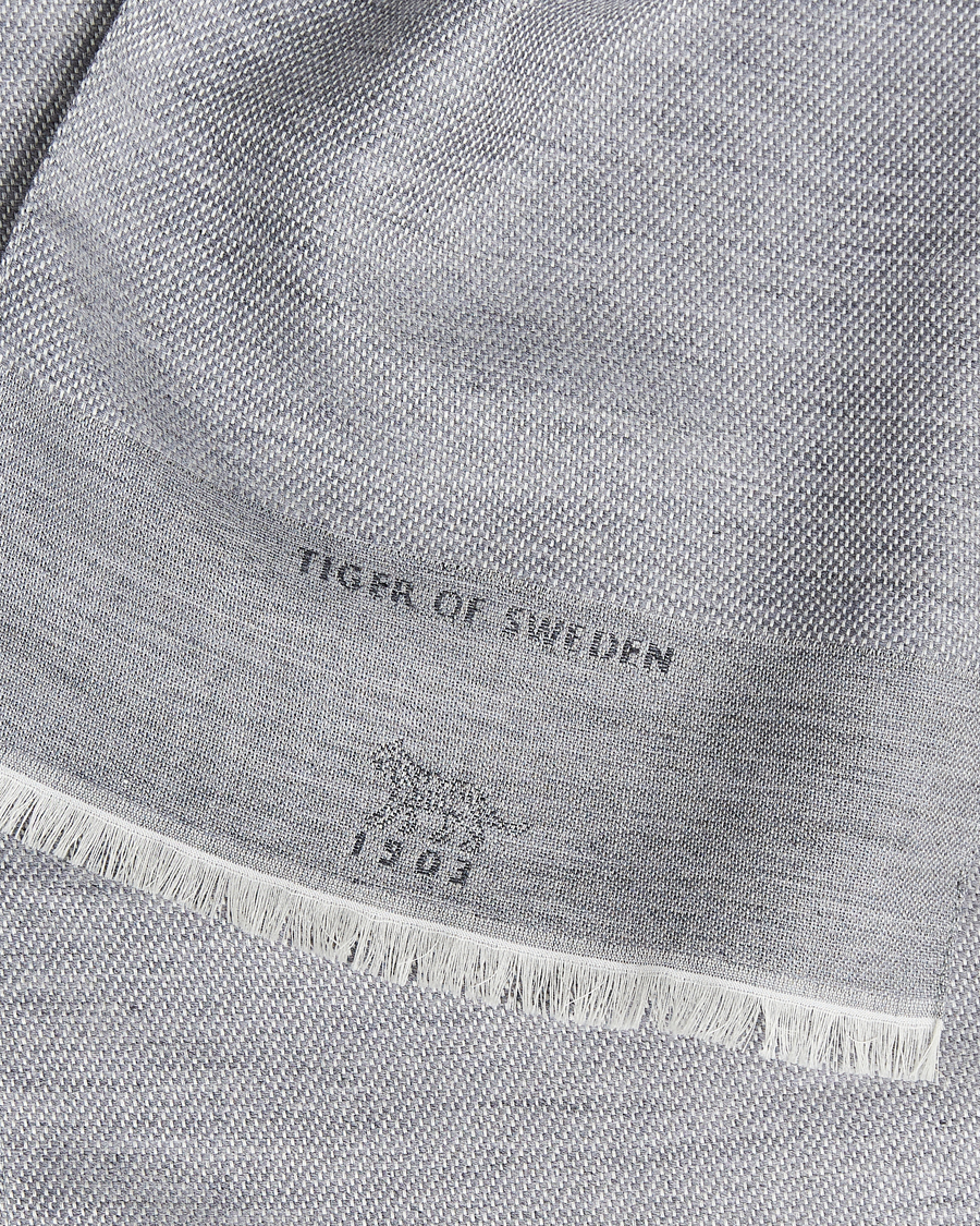 Herre | Tiger of Sweden Salvor Wool Silk Scarf Grey Shadow | Tiger of Sweden | Salvor Wool Silk Scarf Grey Shadow