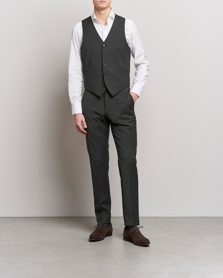 Herre | Vester | Tiger of Sweden | Wayde Wool Travel Waistcoat Olive Extreme