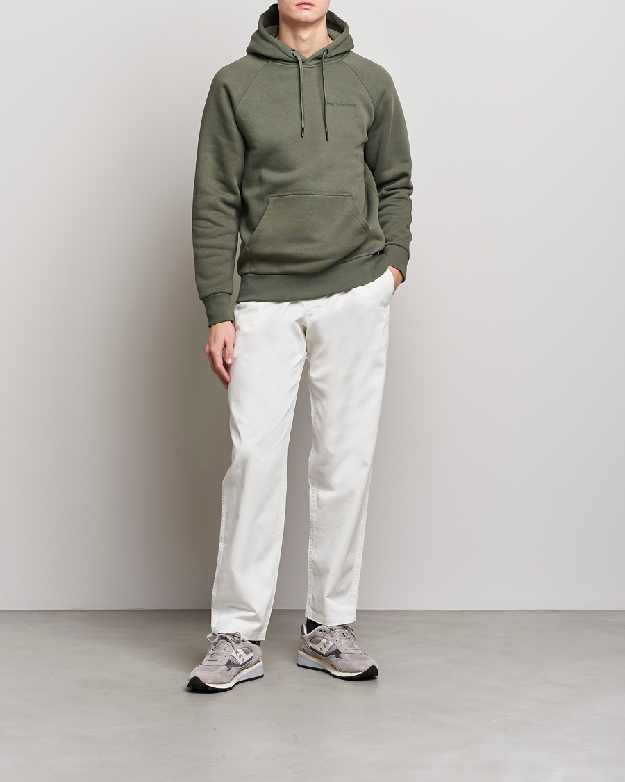 Herre | Gensere | Peak Performance | Original Small Logo Hood Pine Needel