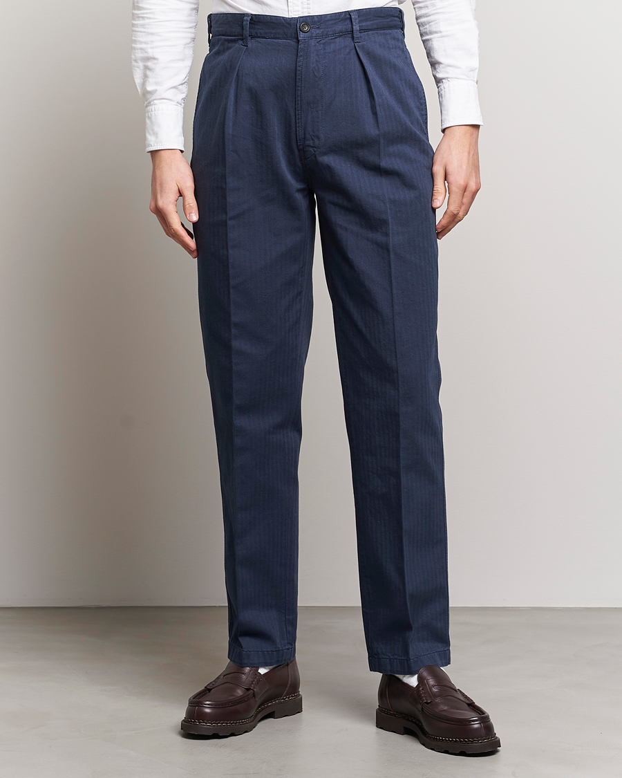 Herre |  | Drake's | Cotton Herringbone One Pleat Chino Navy