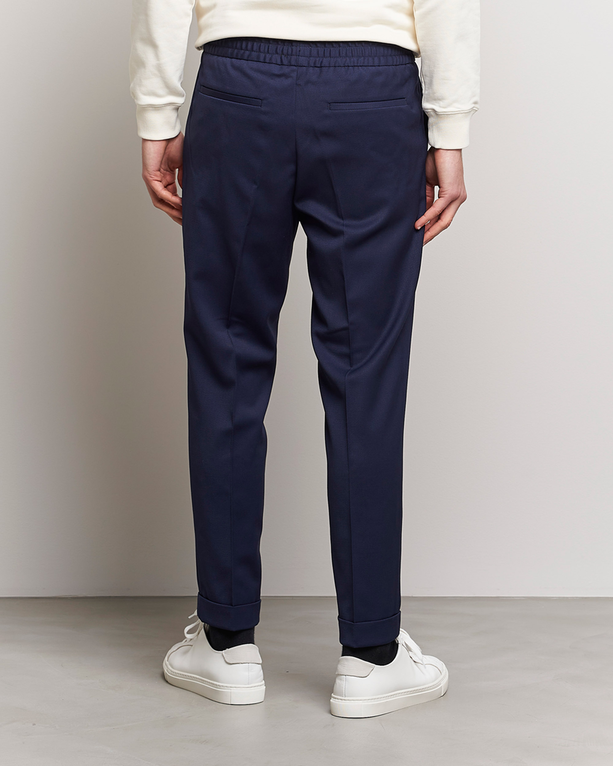 Herre | Wardrobe basics | Filippa K | Terry Cropped Trousers French Navy