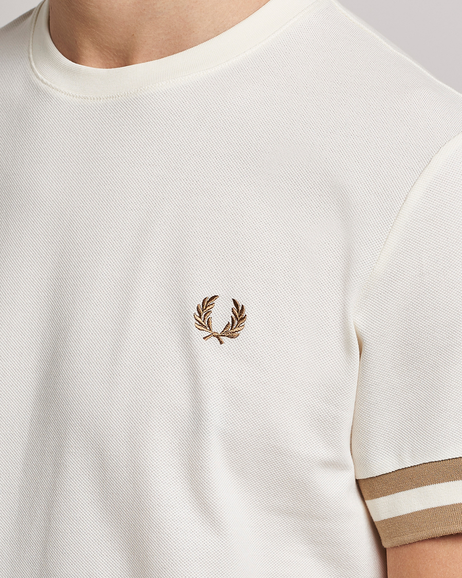 Herre | T-Shirts | Fred Perry | Boled Tipped Pique T-Shirt Ecru