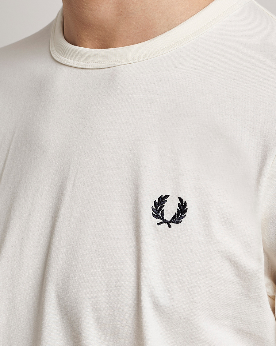 Herre | T-Shirts | Fred Perry | Ringer T-Shirt Ecru