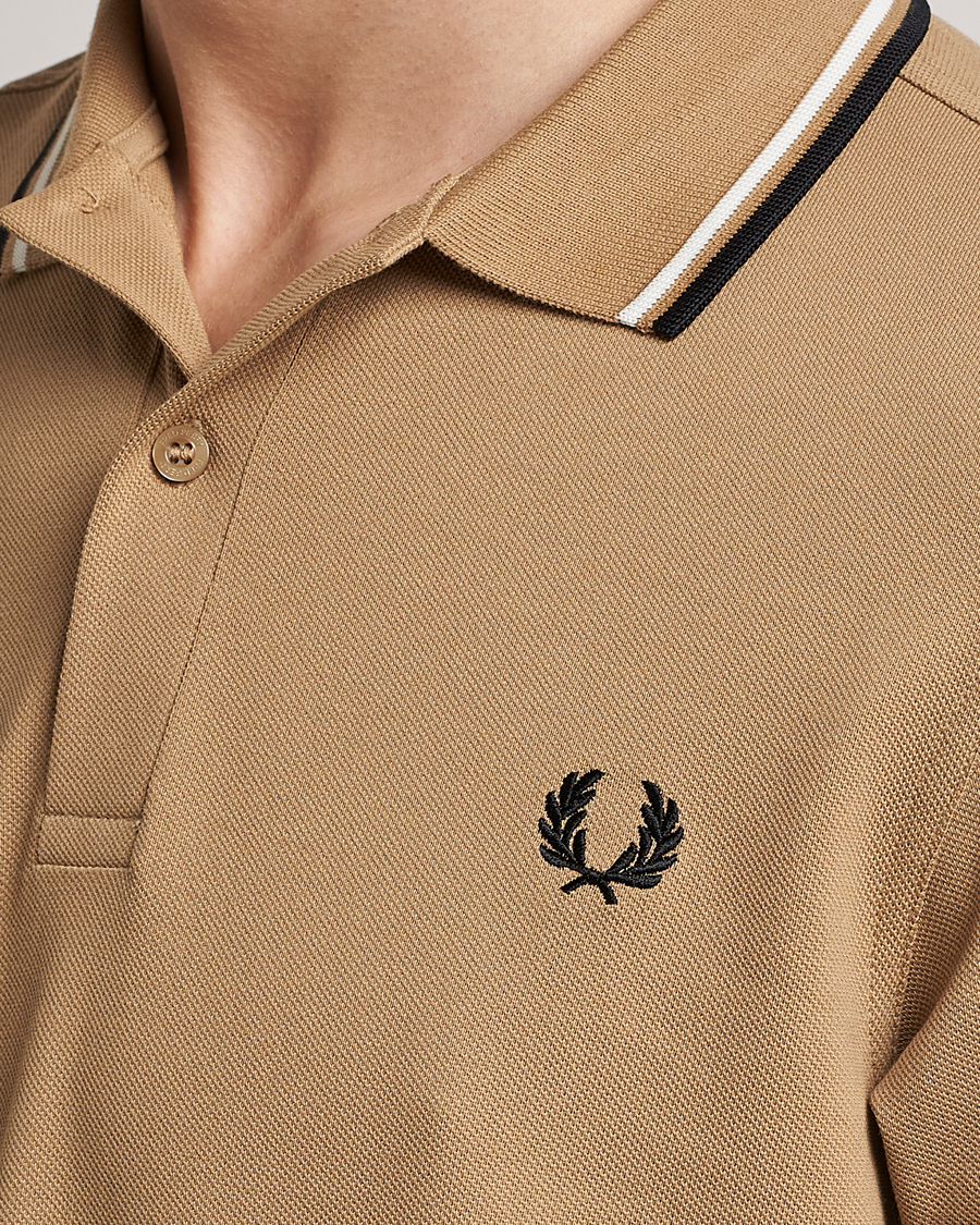 Herre | Pikéer | Fred Perry | Twin Tipped Polo Shirt Warm Stone