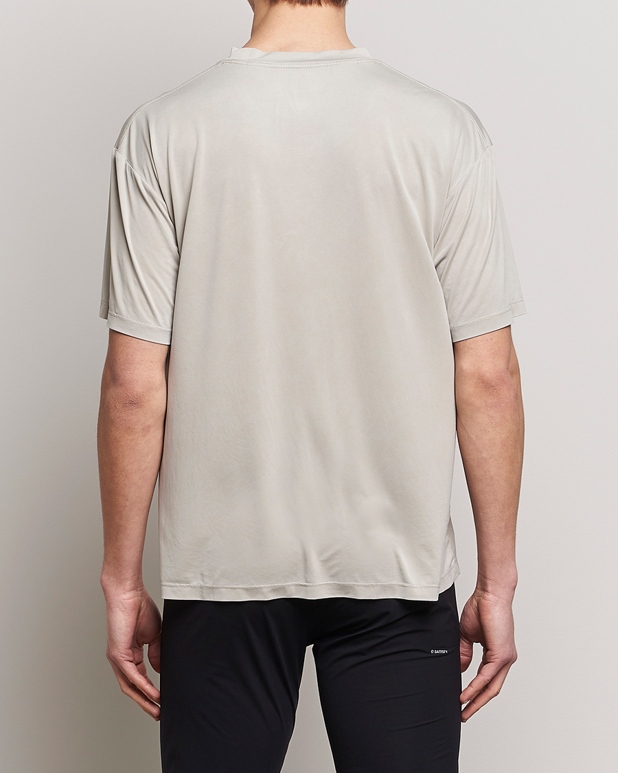 Herre | T-Shirts | Satisfy | AuraLite T-Shirt Mineral Dune