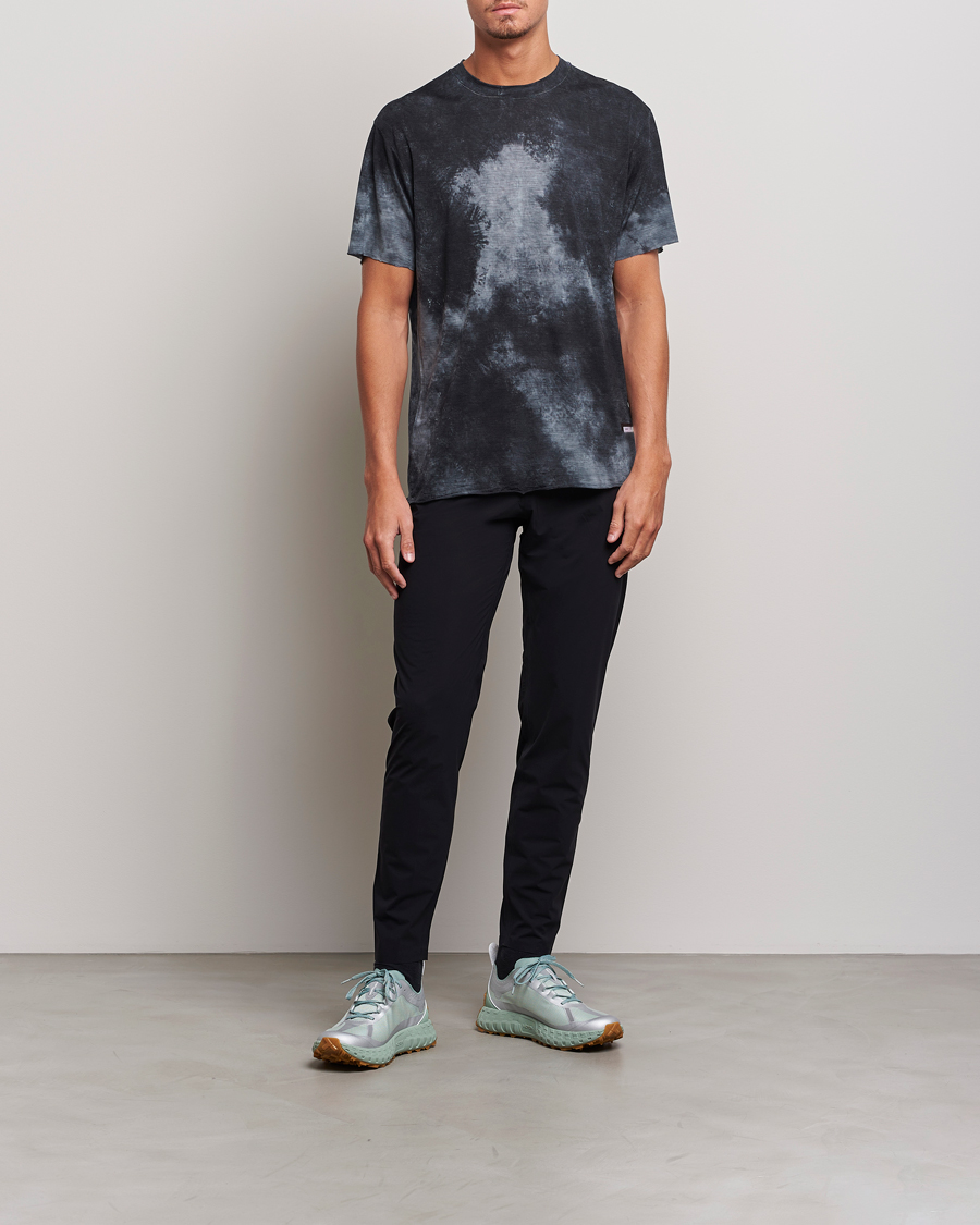 Herre | T-Shirts | Satisfy | CloudMerino T-Shirt Batik Black