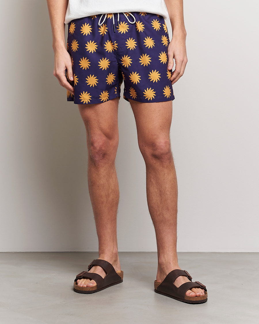 Herre | Badeshorts | OAS | Printed Swimshorts Sunday Sun