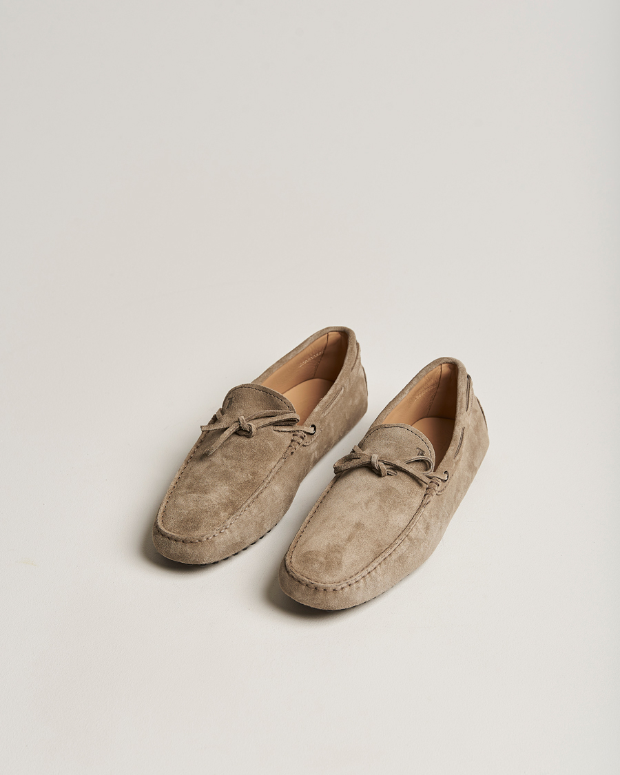 Herre | Tod's Laccetto Gommino Carshoe Taupe Suede | Tod's | Laccetto Gommino Carshoe Taupe Suede