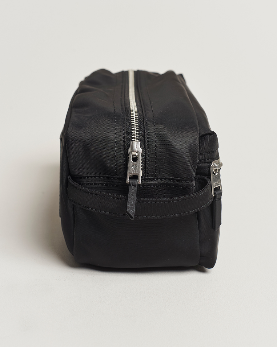 Herre | AMI Heart Logo Wash Bag Black | AMI | Heart Logo Wash Bag Black