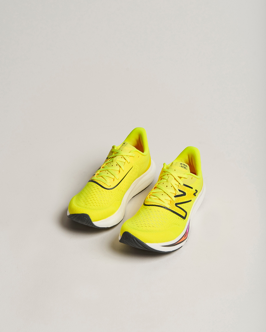 Herre | Running sneakers | New Balance Running | FuelCell Rebel v3 Cosmic Pineapple