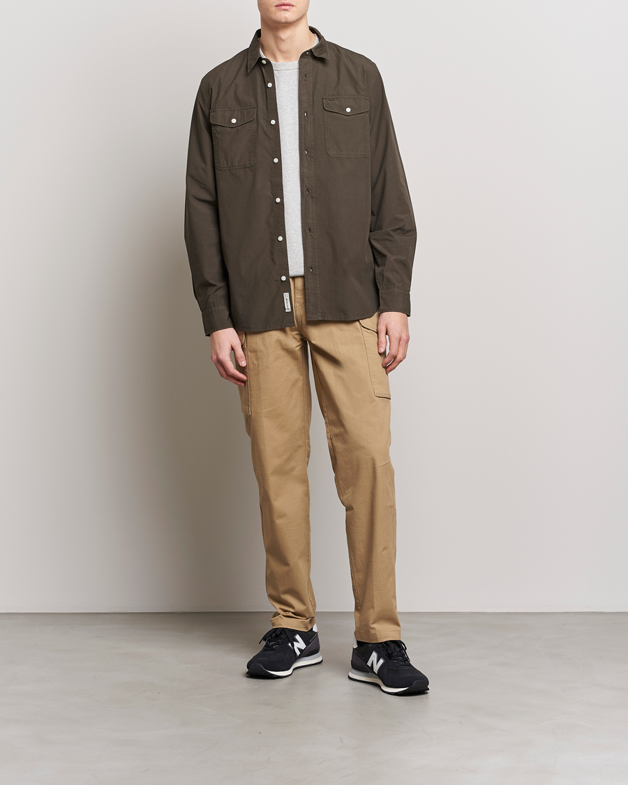 Herre | Skjorter | Woolrich | Poplin Garment Dyed Pocket Shirt Dark Green