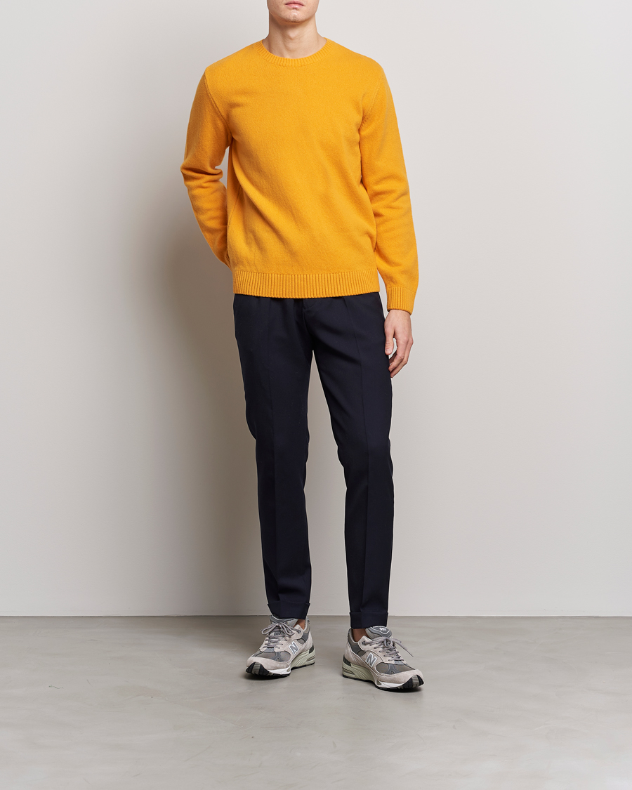 Herre | Gensere | Colorful Standard | Classic Merino Wool Crew Neck Burned Yellow