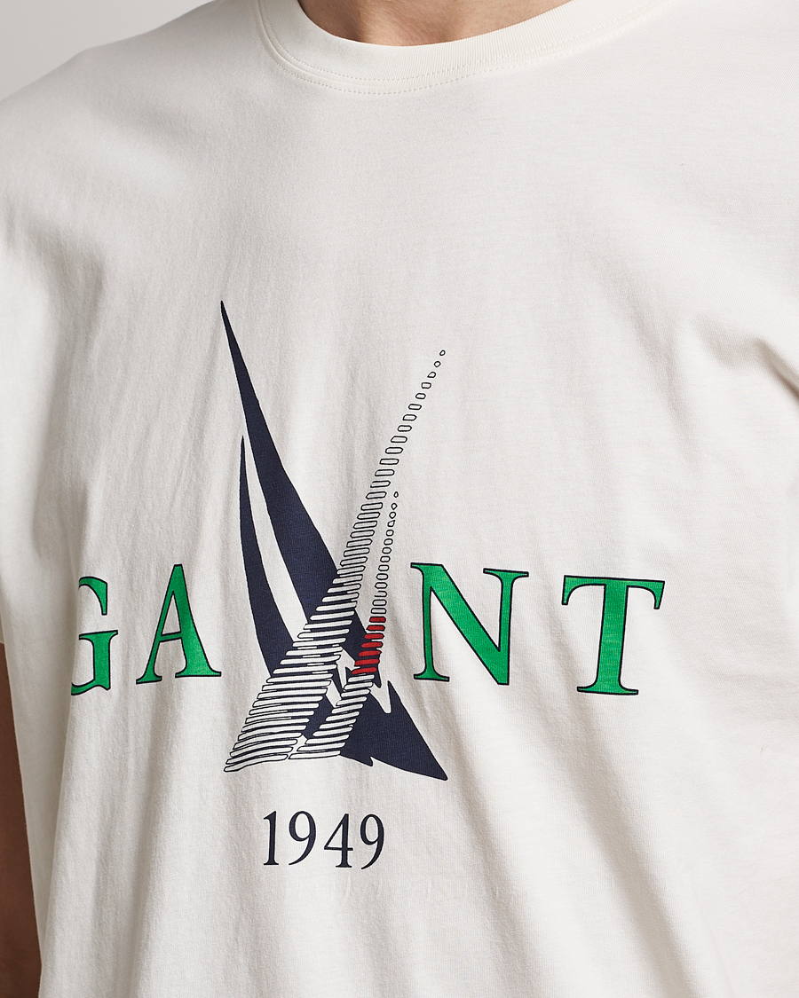 Herre | T-Shirts | GANT | Sailing Logo Crew Neck T-Shirt Cream