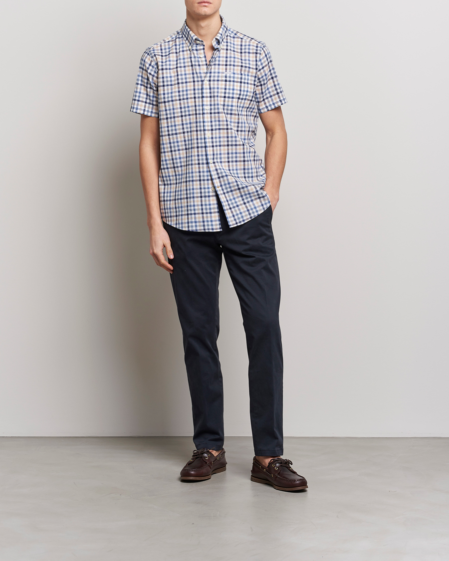 Herre | Skjorter | Barbour Lifestyle | Tailored Fit Kinson Short Sleeve Checked Shirt Stone
