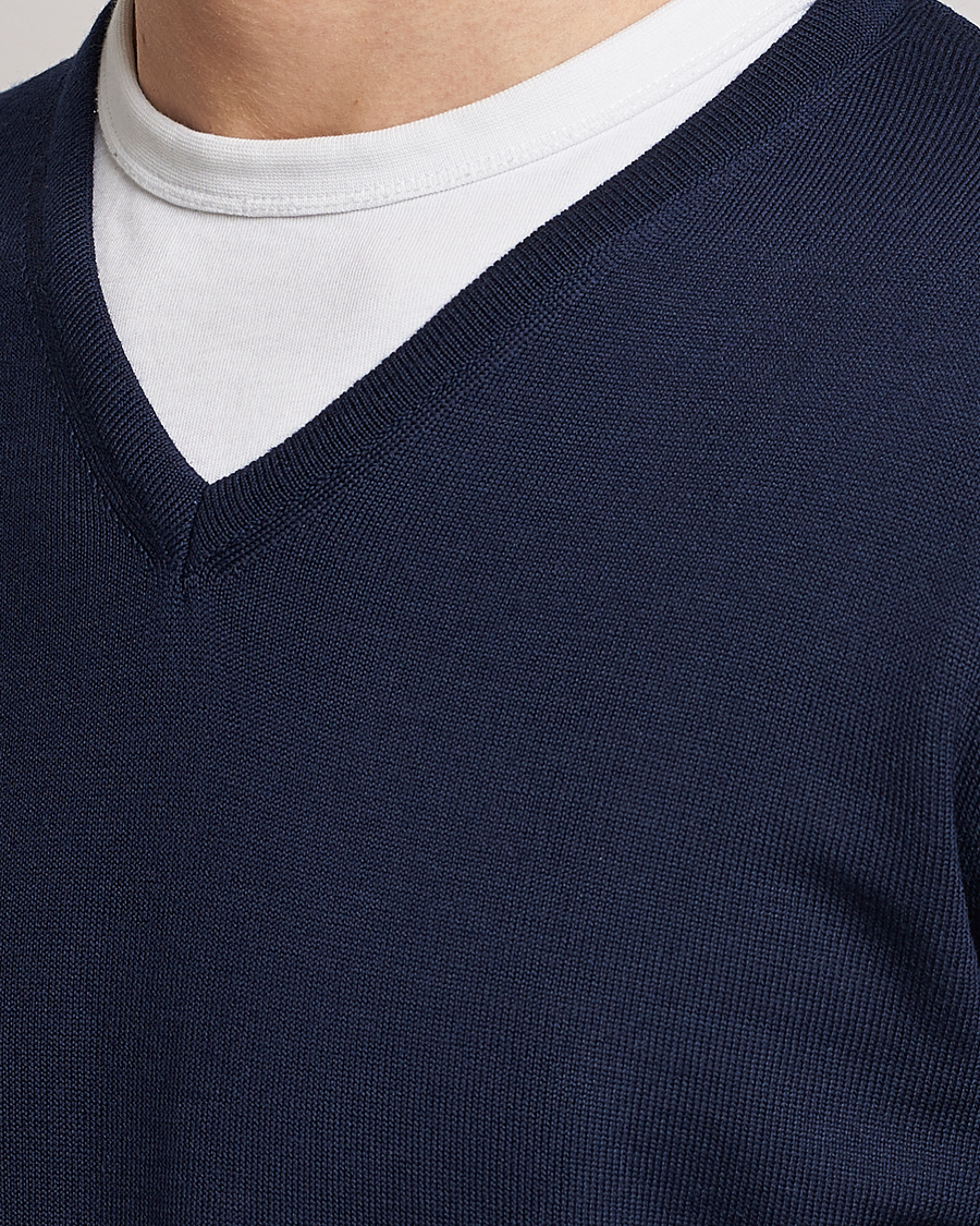 Herre | Gensere | Stenströms | Merino Patch V-Neck Navy/Light Blue