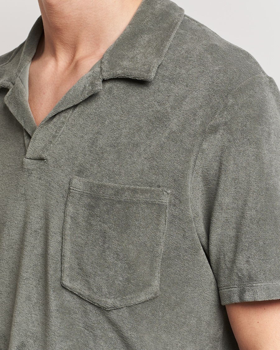 Herre | Pikéer | A Day's March | Terry Polo Dusty Green