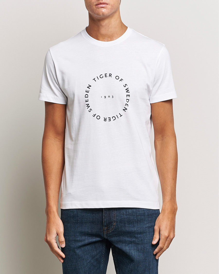 Herre | T-Shirts | Tiger of Sweden | Dillan Crew Neck Logo T-Shirt Pure White