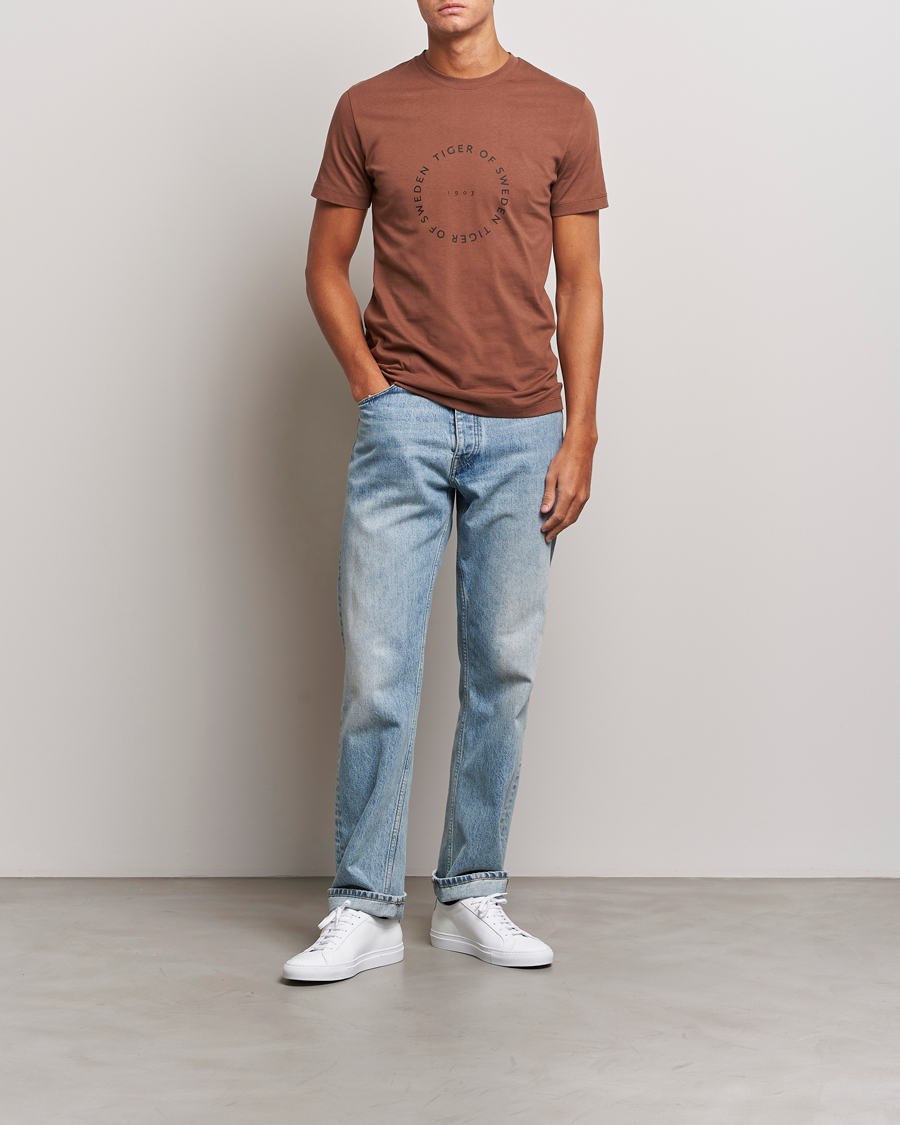 Herre | T-Shirts | Tiger of Sweden | Dillan Crew Neck Logo T-Shirt Golden Copper