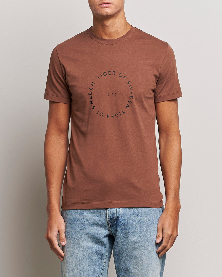 Herre | T-Shirts | Tiger of Sweden | Dillan Crew Neck Logo T-Shirt Golden Copper