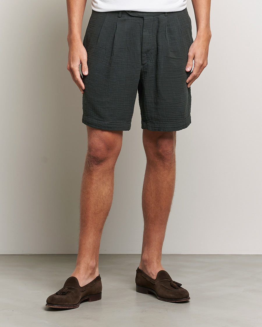 Herre | | Oscar Jacobson | Tanker Pleated Crepe Cotton Shorts Green