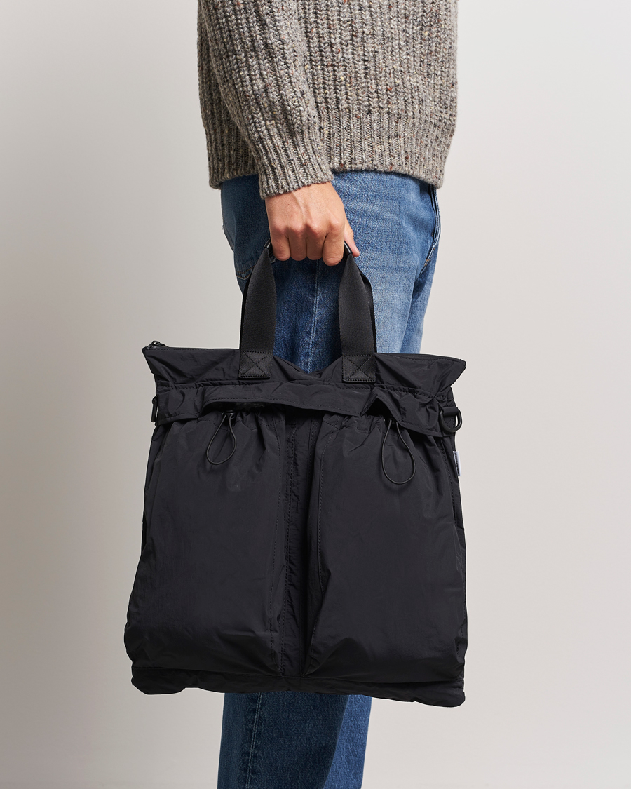 Herre | Vesker | mazi untitled | Helmet Bag 02 Nylon Tote Black