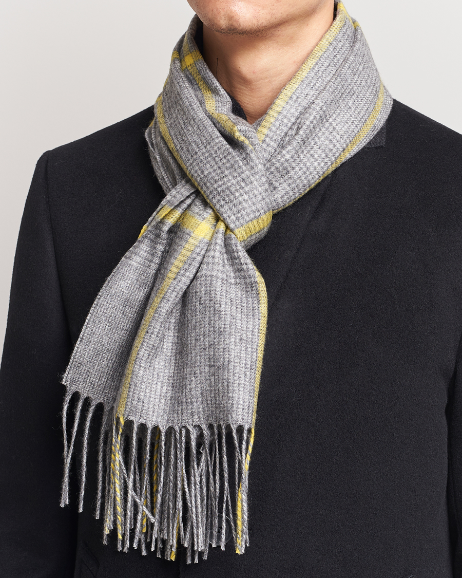 Herre | Piacenza Cashmere Cashmere/Silk Glencheck Scarf Grey/Yellow | Piacenza Cashmere | Cashmere/Silk Glencheck Scarf Grey/Yellow