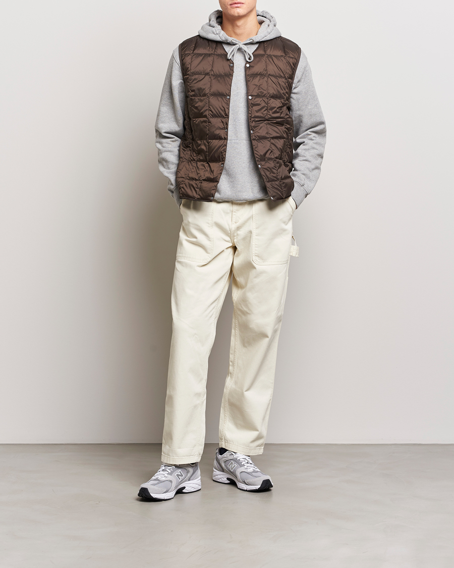 Herre | Vester | TAION | V-Neck Lightweight Down Vest Dark Choco