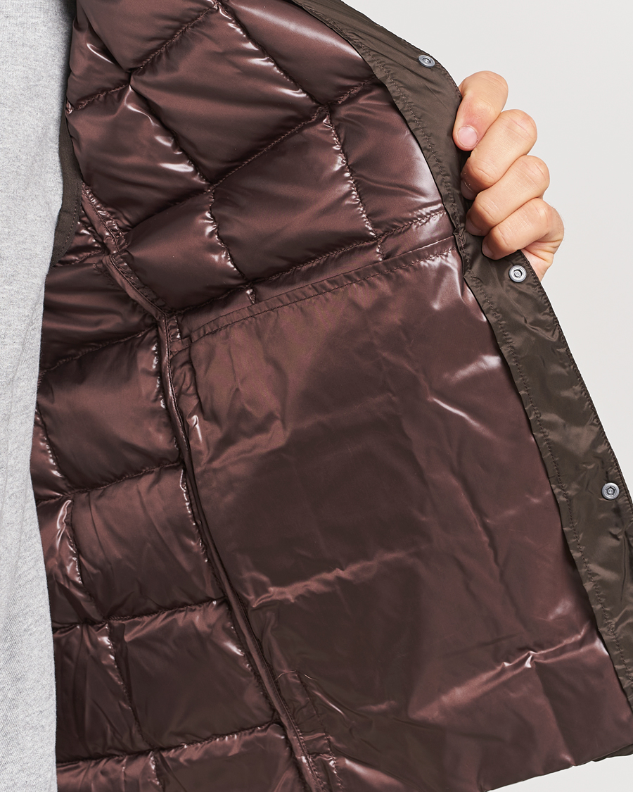 Herre | Vester | TAION | V-Neck Lightweight Down Vest Dark Choco