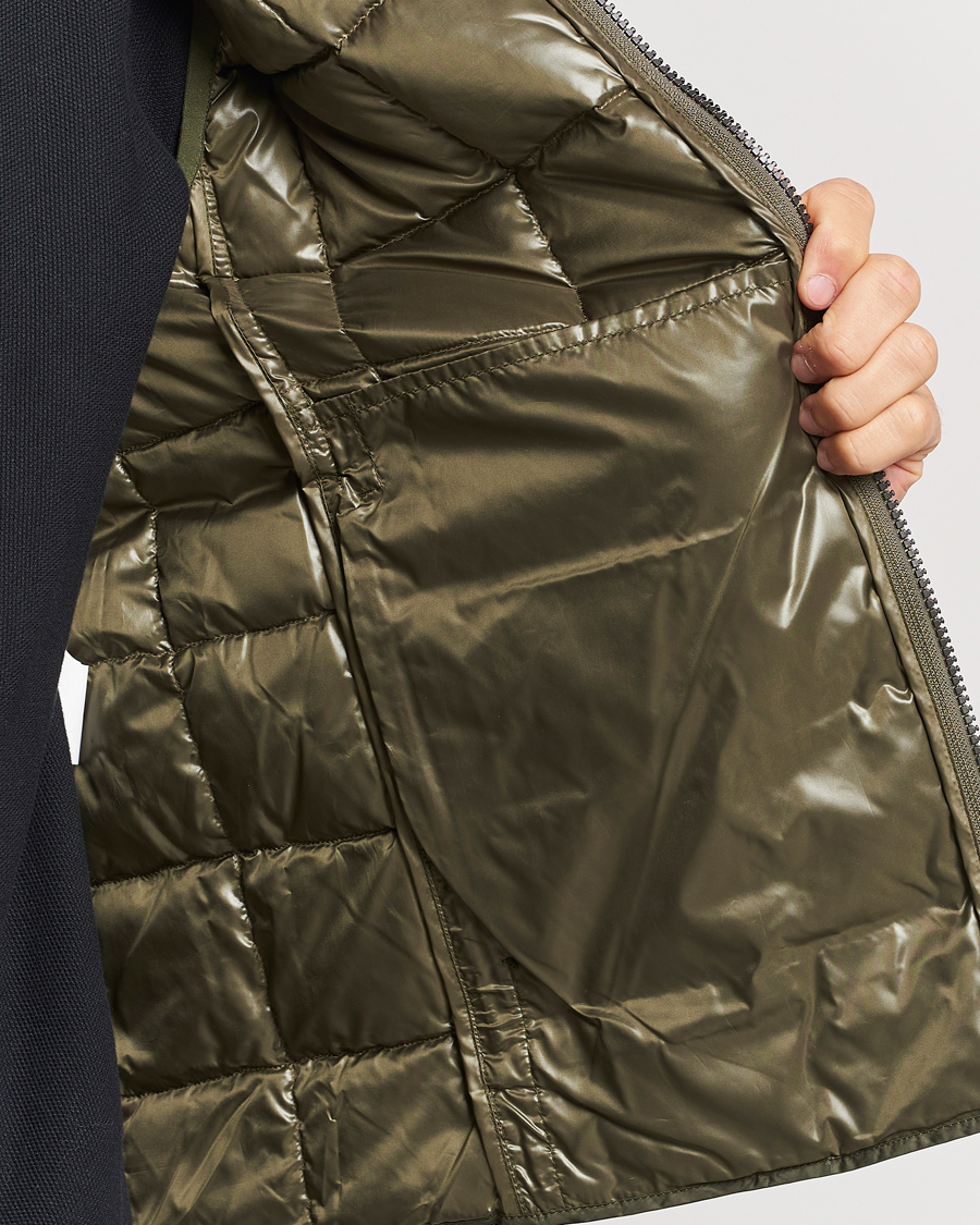 Herre | Jakker | TAION | High Neck Full Zip Lightweight Down Vest Dark Olive