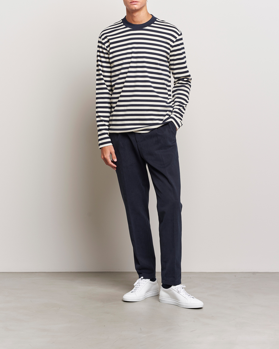 Herre | T-Shirts | Sunspel | Heavyweight Mock Neck Long Sleeve T-Shirt Navy/Ecru