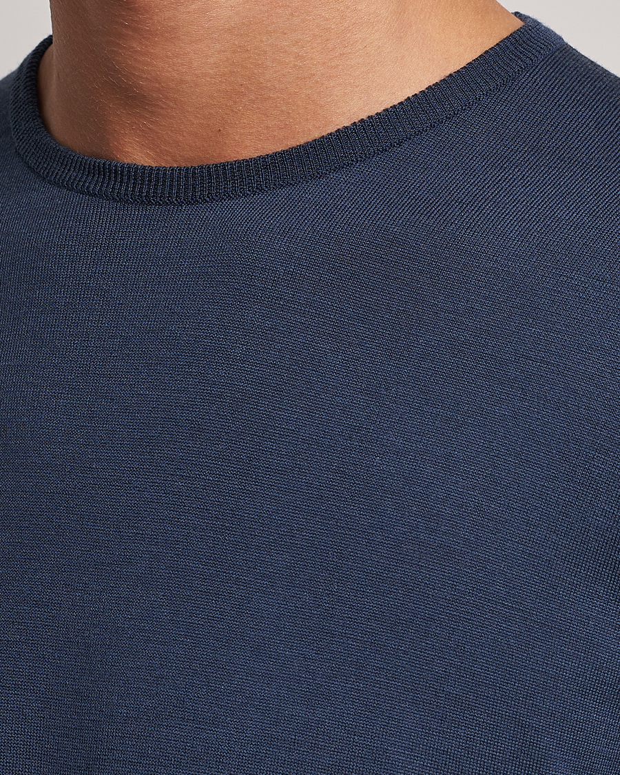 Herre | Gensere | John Smedley | Lundy Extra Fine Merino Crew Neck Smoke Blue